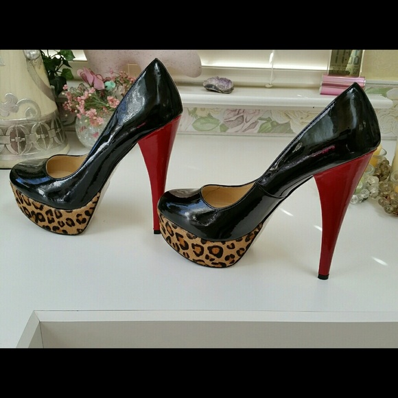Steve Madden 5"multi red black animal print shoes