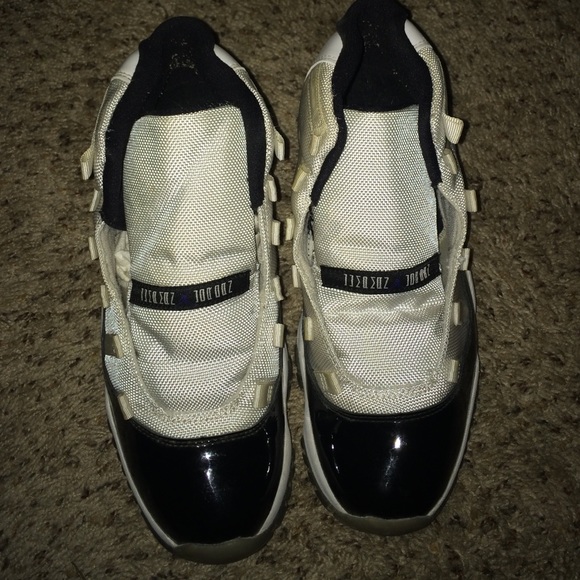 -Retro 11 Concords. Size 9 in men