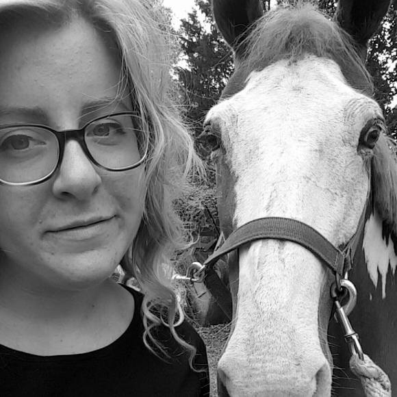 Meet your Posher, Alissa - Picture 1 of 1