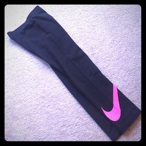 Nike cotton capri with hot pink swoosh