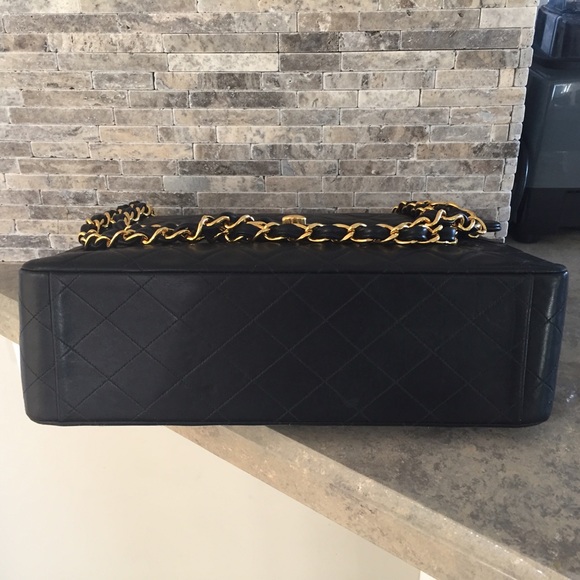 GORGEOUS Vintage Chanel Lambskin XL Classic Maxi - Picture 3 of 4