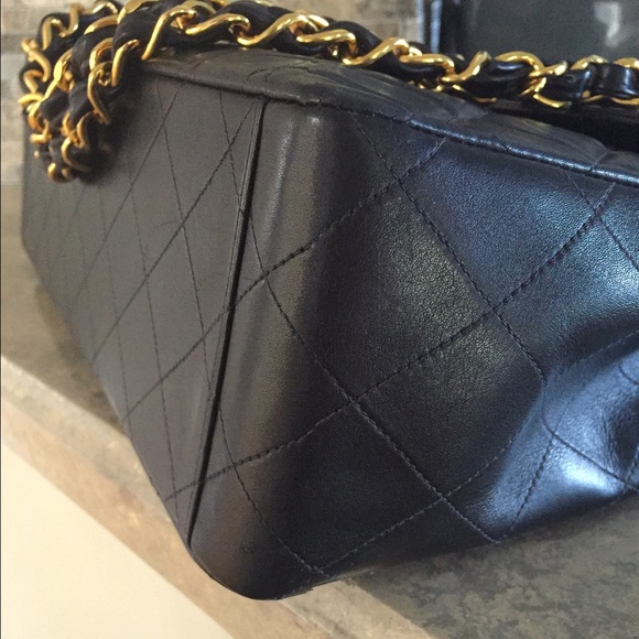 GORGEOUS Vintage Chanel Lambskin XL Classic Maxi - Picture 4 of 4