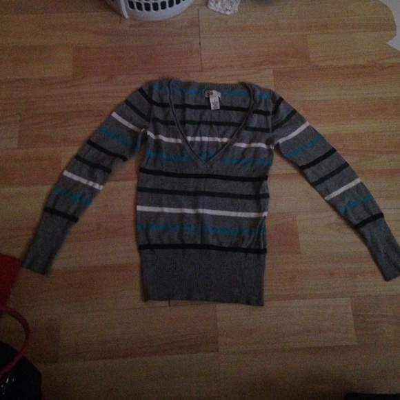 Long sleeve v neck