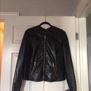 MAKE AN OFFER💵💵 NWT Leather jacket Size L