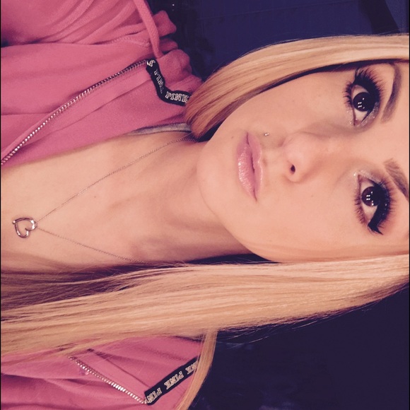 Meet your Posher, Carli - Picture 1 of 1