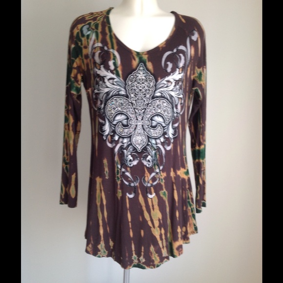 ⭕️SOLD⭕️Vocal tie-dye tunic w/crystal fleur-de-lis