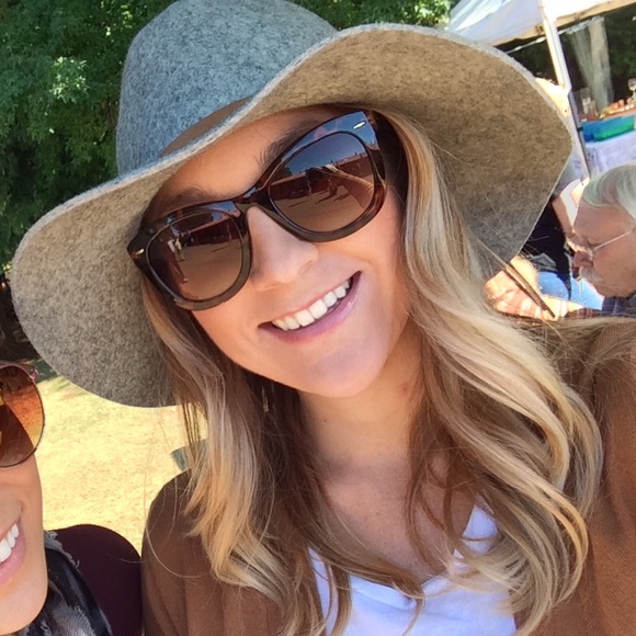 Meet your Posher, Mikayla