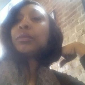 Meet your Posher, Latosha