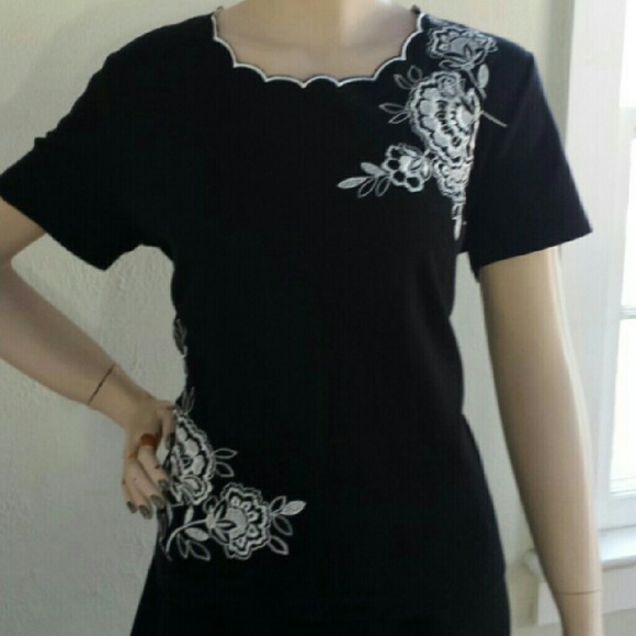Beautifully Detailed Karen Scott Short Sleeve Top - Picture 1 of 3