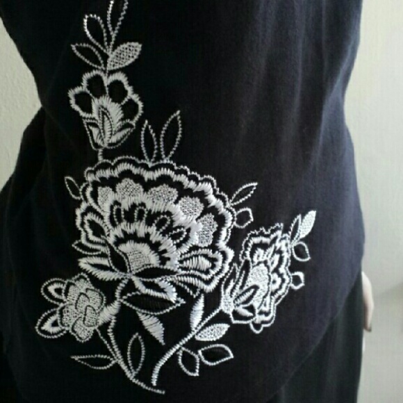 Beautifully Detailed Karen Scott Short Sleeve Top - Picture 2 of 3