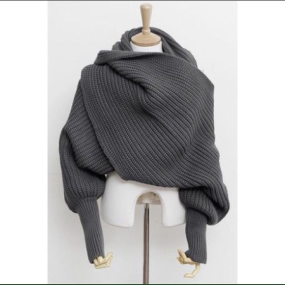 Sleeved scarf