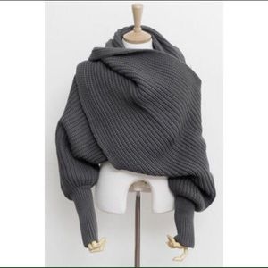 Sleeved scarf