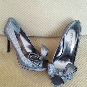 Grey sequins high heels shoes