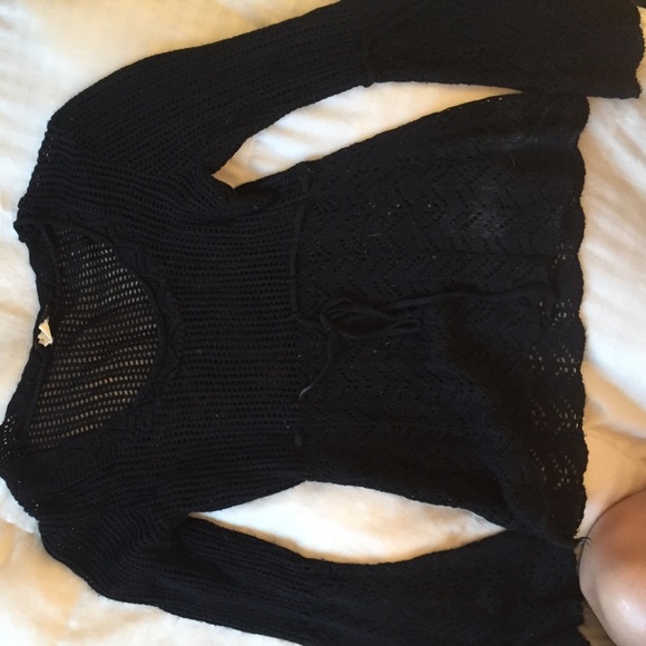 Super cute black short long sleeve
