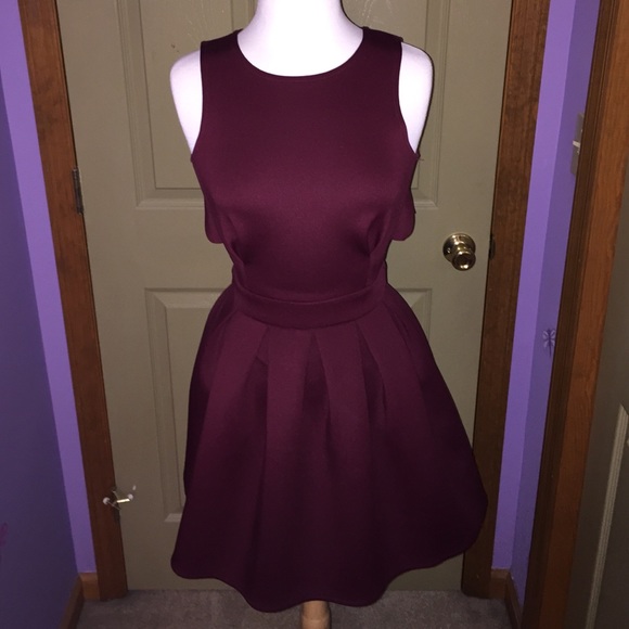 Maroon Sleeveless Backless Mini Dress - Picture 1 of 4