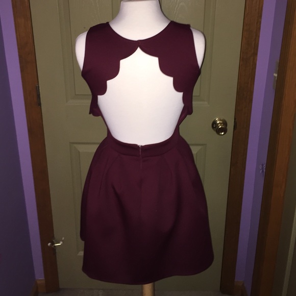 Maroon Sleeveless Backless Mini Dress - Picture 2 of 4