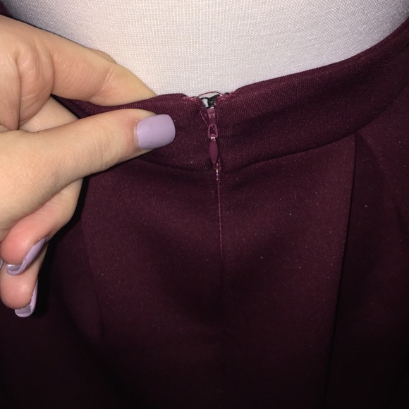 Maroon Sleeveless Backless Mini Dress - Picture 4 of 4