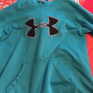 Women'a Under Armour hoodie size L