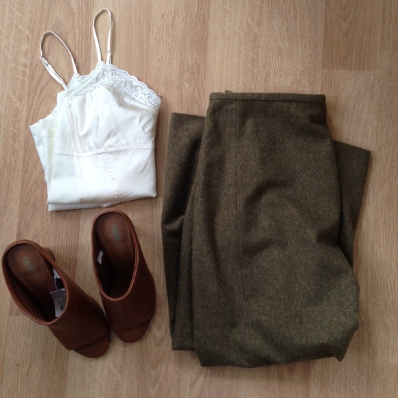 Banana Republic Dresses & Skirts - Banana Republic olive green wool skirt