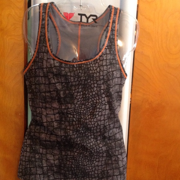 NWT work out razorback tank size large