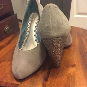 Seychelles gray sparkle heels