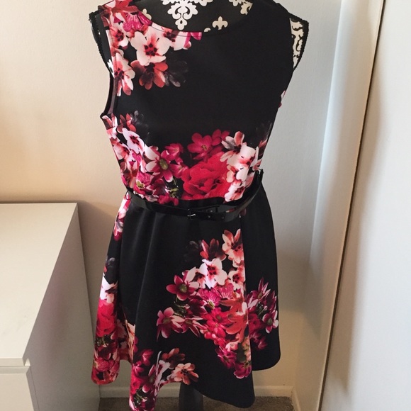 NWT! Gorgeous Floral Dress!
