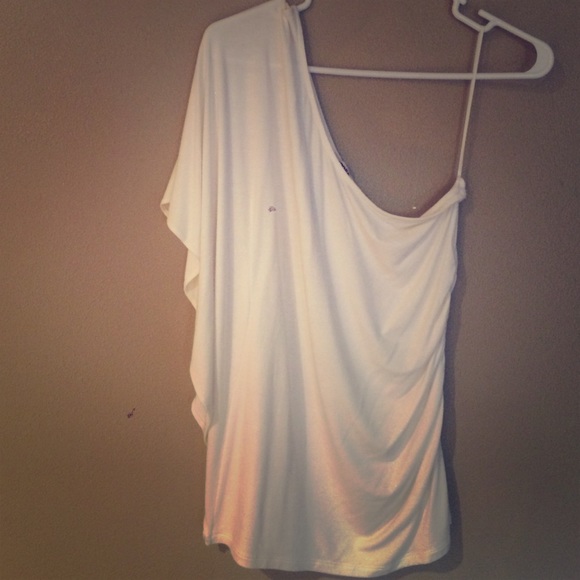 One shoulder rouched top