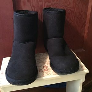 UGG Australia short classic black boots size W8