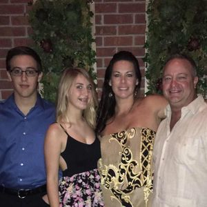 Meet your Posher, Lorie