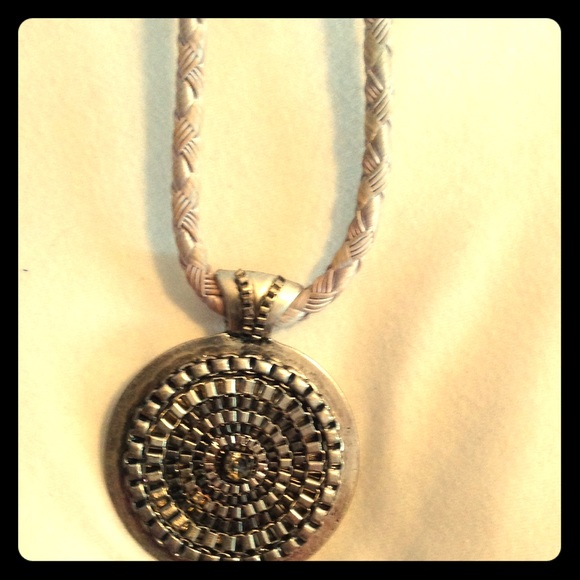Silver pendant circle necklace