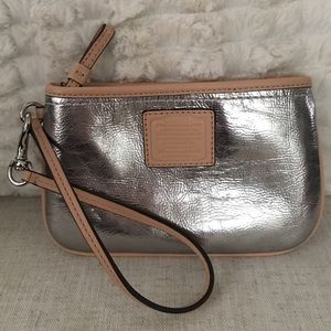 ❤️Fantastic Coach Silver Wristlet💋