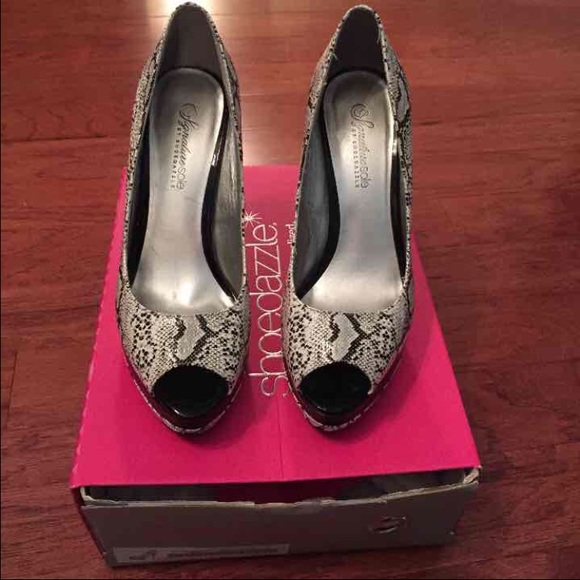 Shoedazzle Snakeprint Pump