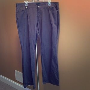 NY&C chocolate pant. Never worn.