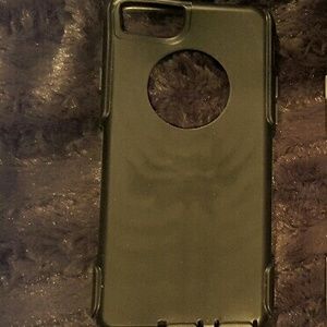 Black and purple otter box iphone 6