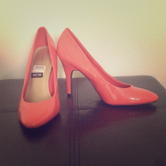 Salmon colored pumps