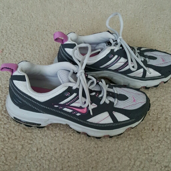 **SOLD ON EBAY**  NIKE Trail Running Shoes  size 6