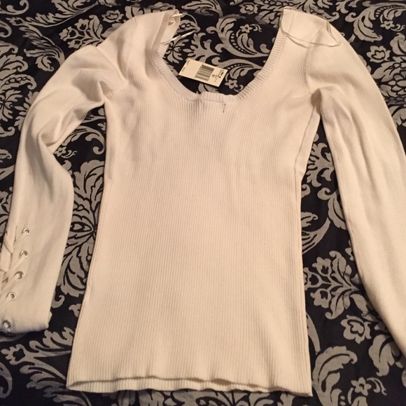 Guess Sweater - Picture 4 of 4