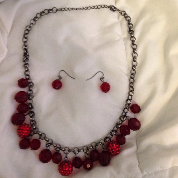 Set of red earrings and necklace