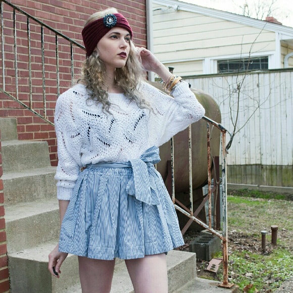 Abercrombie & Fitch Dresses & Skirts - take a bow . navy white skirt . size l