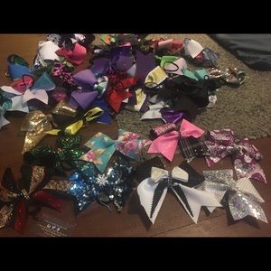 I am selling tons of cheer bows!
