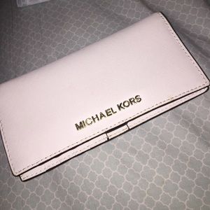 ❗️FLASH SALE❗️Michael Kors wallet
