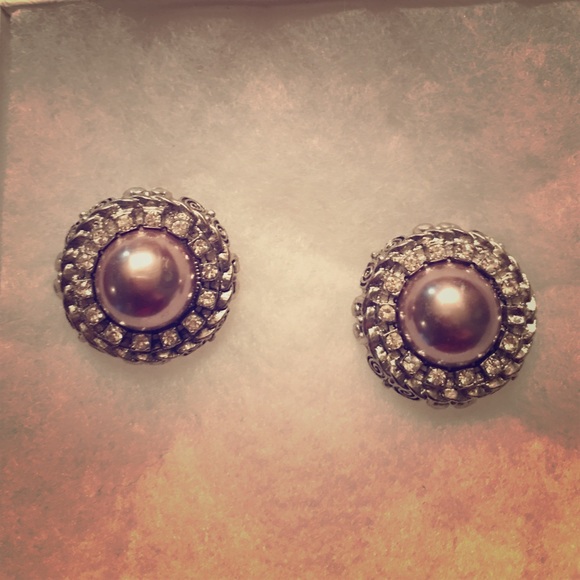 Vintage style pearl rhinestone detail earrings