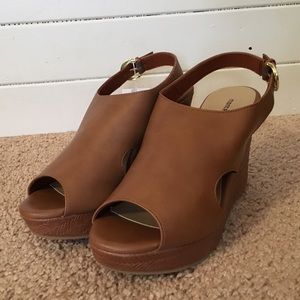 Cognac Peep-toe Wedges