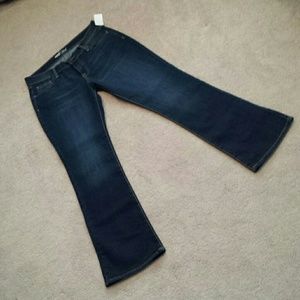 Old Navy ladies jeans "the Flirt" size 6 Short NEW