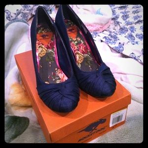 Navy blue pumps