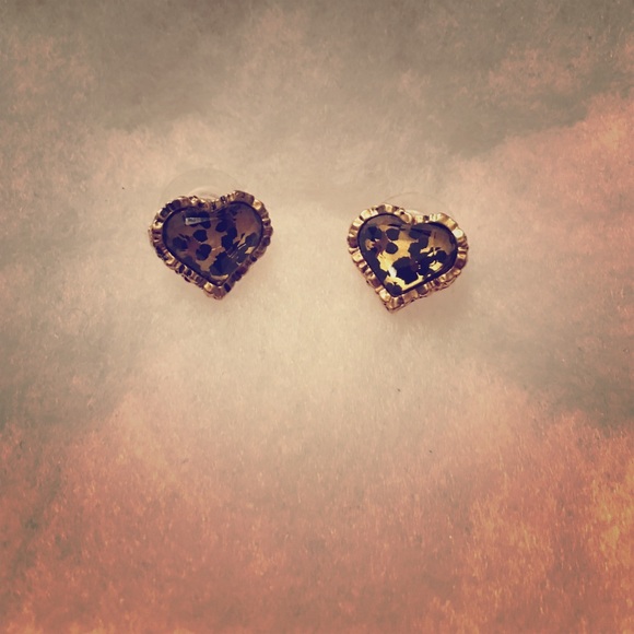Betsey Johnson tiger heart shaped studs - Picture 1 of 1