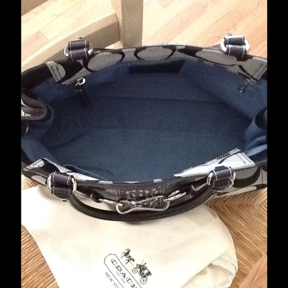 Coach signature handbag - Picture 3 of 3