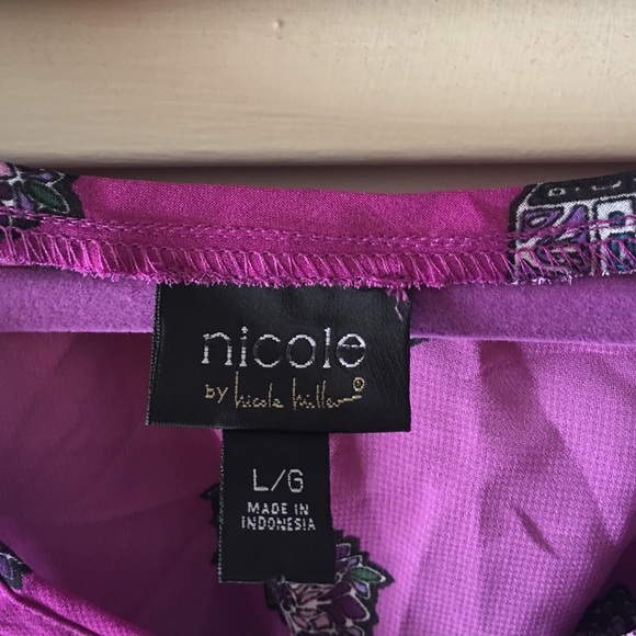 Semi sheer flows top with synched waist - Picture 2 of 4