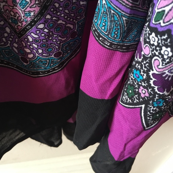 Semi sheer flows top with synched waist - Picture 4 of 4