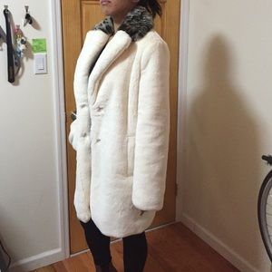 Leopard white fur